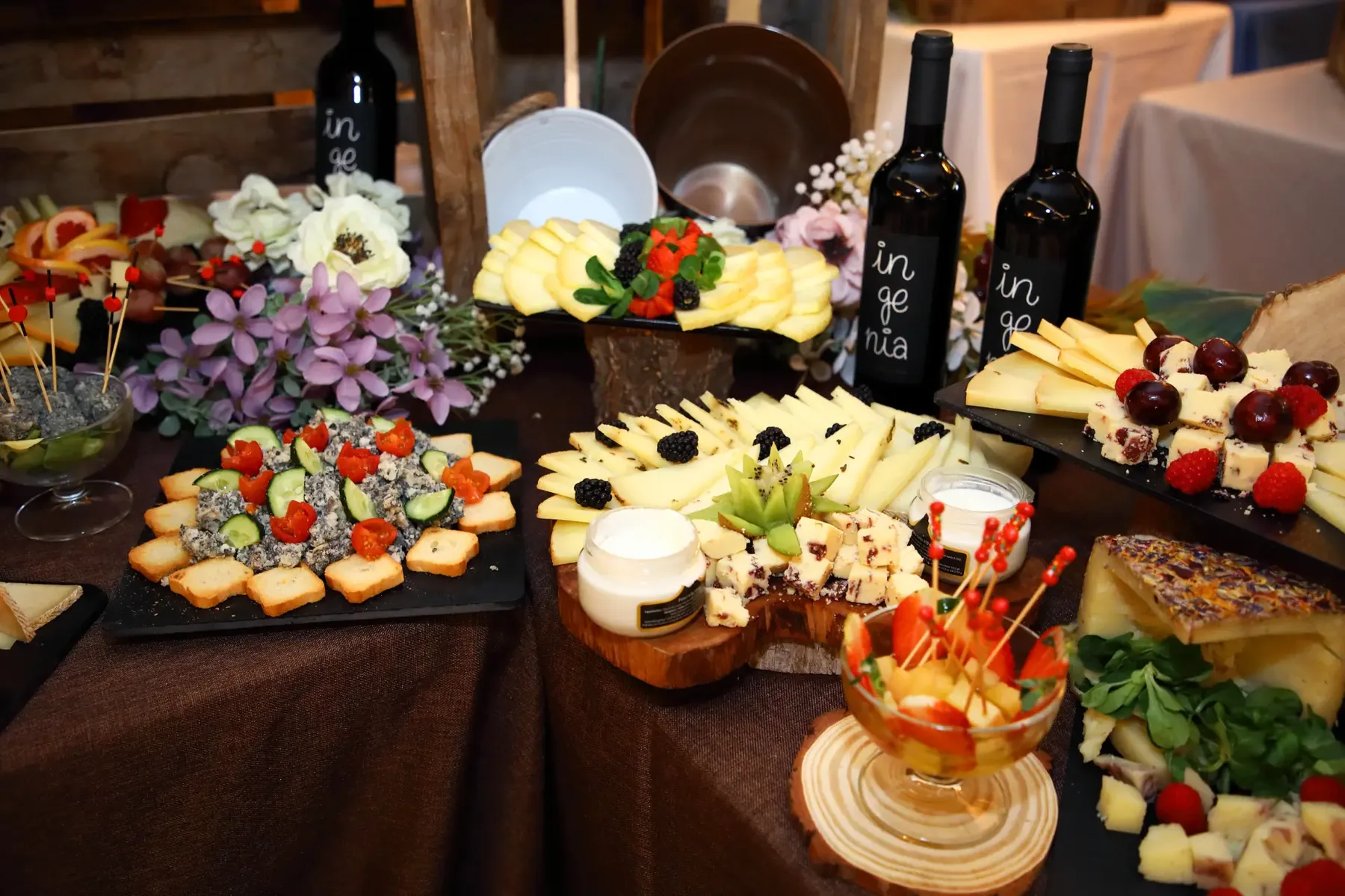 Mesa de quesos y frutas en el cóctel de Ribera II