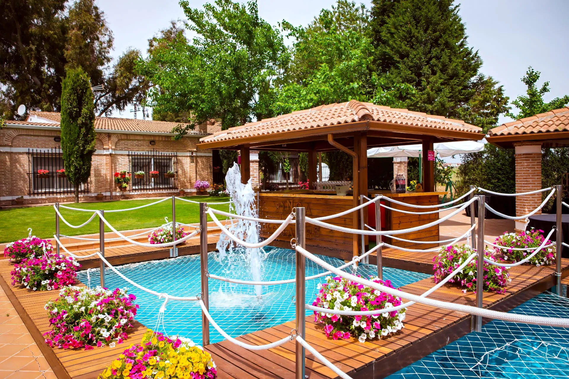 Rosales: finca de InBodas con salones y jardines para celebrar comuniones y bautizos