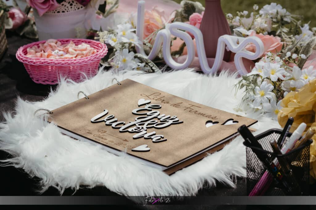 Foto anti wedding un libro de firmas hecho a mano estilo DIY para una boda 